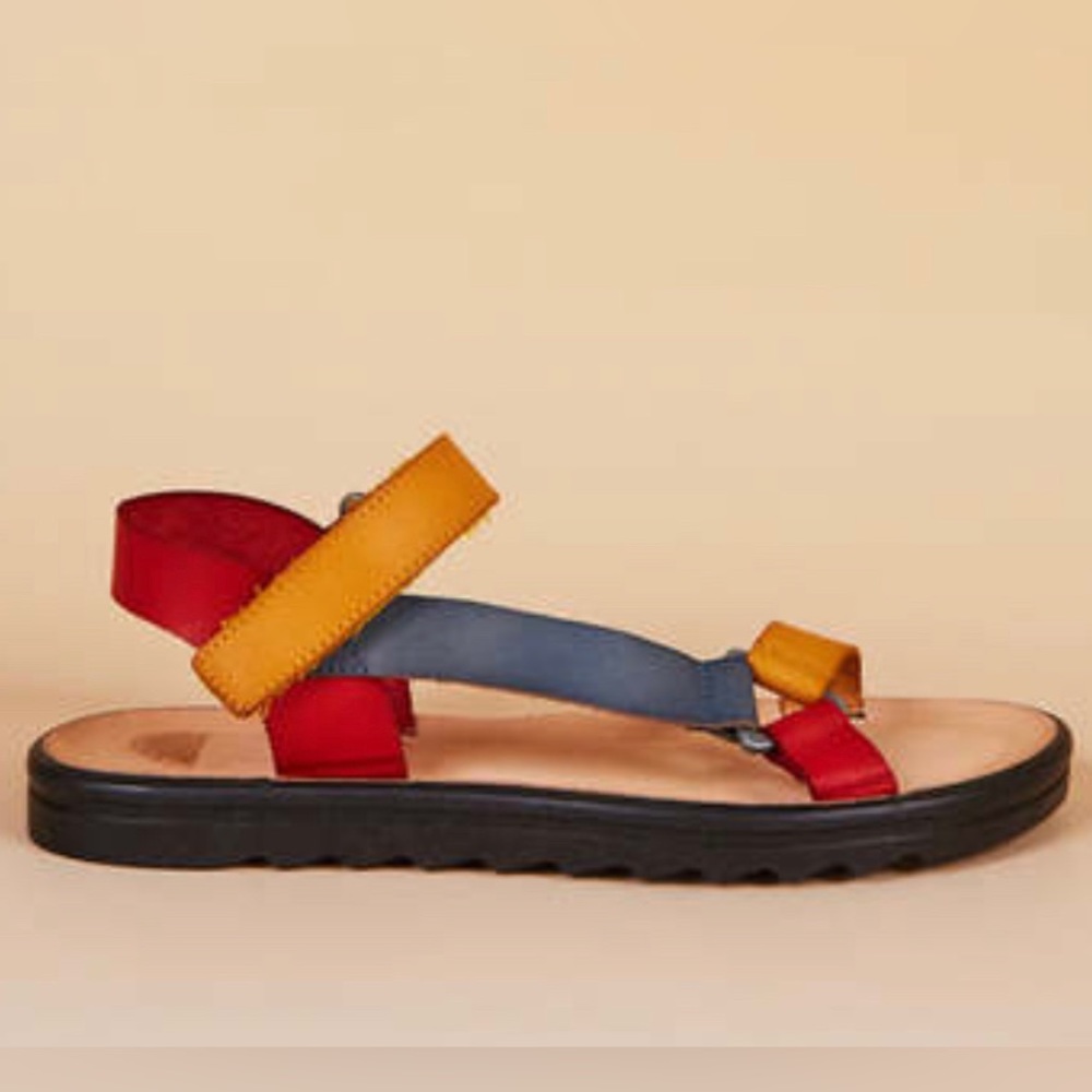 INTENTIONALLY
BLANK sandals size 40